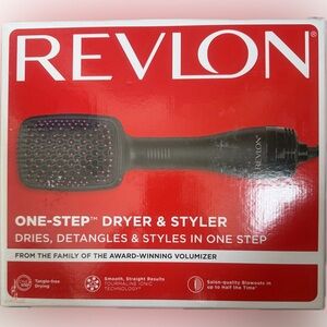 Revlon One-Step Dryer & Styler - Black and Pink